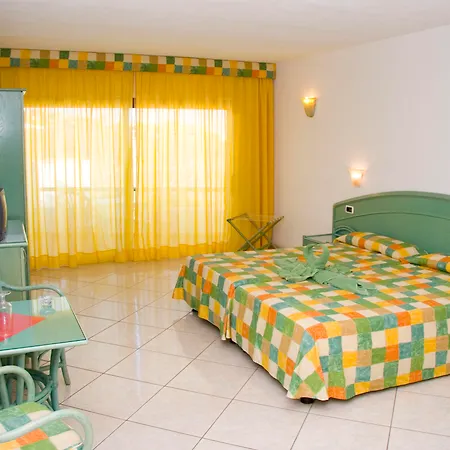 Aparthotel Esquinzo Y Monte Del Mar-2